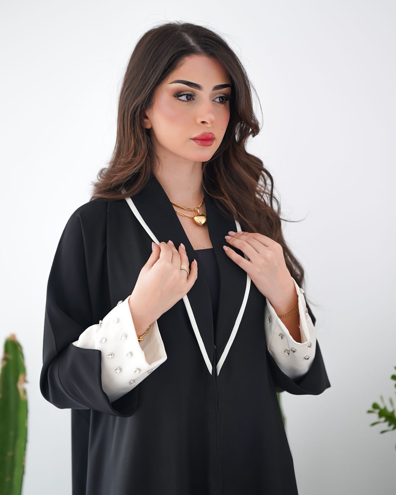 العباية البيضاء